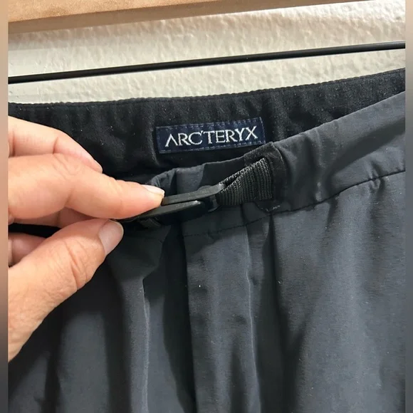 SOLD ******. ARC ' TERYX WOMENS LIGHT WEGHT PANTS SIZE 4 - Picture 3 of 8